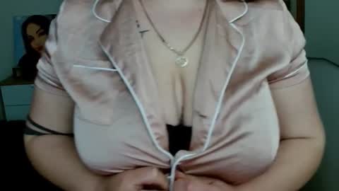 Leila online show from 06-19-26, 05:45