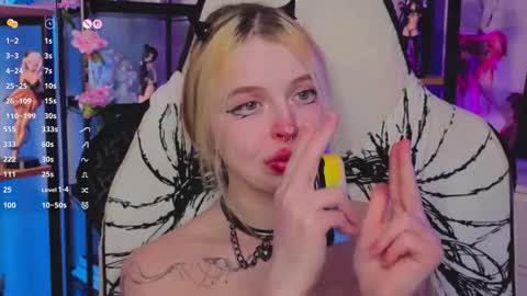 Leila online show from 11-29-25, 04:10