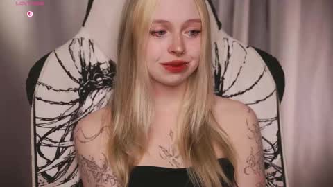 Leila online show from 03-19-26, 01:48