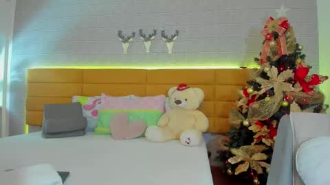 Snapshot of leilahiuston chatting on 11-10-25, 08:30 online show from 11-10-25, 08:30