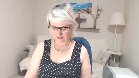 Leila Kinky online show from 03-11-25, 04:10