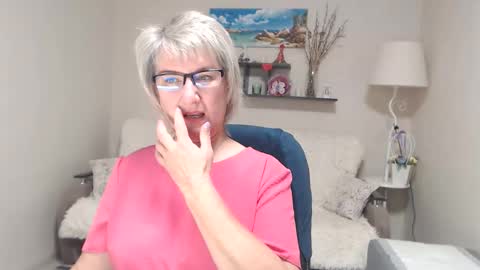 Leila Kinky online show from 10-17-25, 05:43