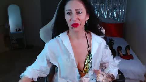 Snapshot of leilamurray chatting on 02-09-25, 04:18 leilamurray online show from 02-09-25, 04:18