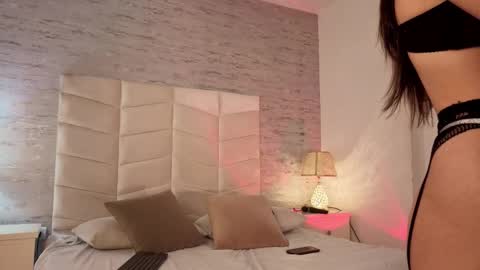 Leizathompson online show from 02-25-26, 05:11