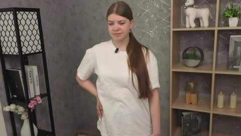 Snapshot of lelafileds chatting on 05-13-26, 03:42 Amelia online show from 05-13-26, 03:42