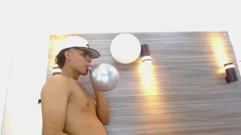 Snapshot of lelehott01 chatting on 06-11-26, 02:22 lelehott01 online show from 06-11-26, 02:22