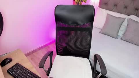 L E N A online show from 09-29-25, 12:21