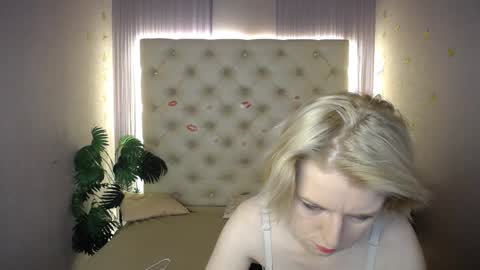 Snapshot of lena_paulles chatting on 12-13-24, 04:11 Lena online show from 12-13-24, 04:11