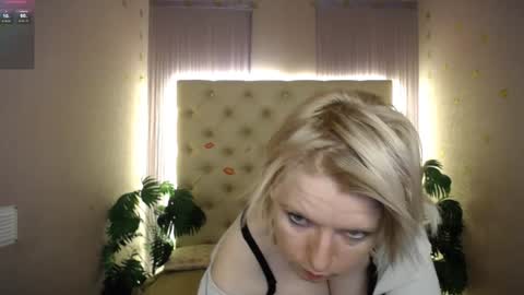 Snapshot of lena_paulles chatting on 12-23-24, 10:32 Lena online show from 12-23-24, 10:32