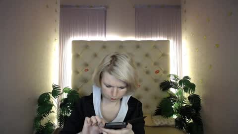 Snapshot of lena_paulles chatting on 12-28-24, 10:14 Lena online show from 12-28-24, 10:14