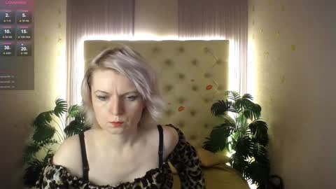 Snapshot of lena_paulles chatting on 01-05-25, 06:56 Lena online show from 01-05-25, 06:56