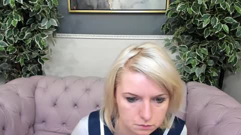 Snapshot of lena_paulles chatting on 02-09-25, 04:04 Lena online show from 02-09-25, 04:04