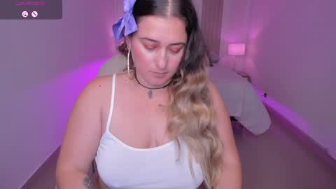 Snapshot of lenah_smith chatting on 02-04-25, 06:17 LENAH online show from 02-04-25, 06:17