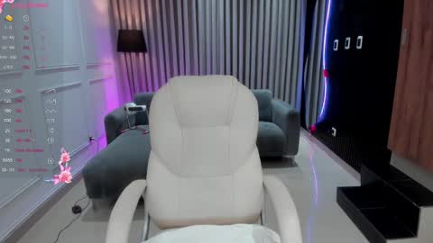 Snapshot of lenah_smith chatting on 02-18-25, 12:06 LENAH online show from 02-18-25, 12:06