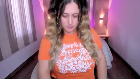 Snapshot of lenah_smith chatting on 03-01-25, 02:23 LENAH online show from 03-01-25, 02:23