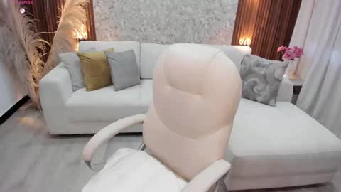 Snapshot of lenah_smith chatting on 09-29-25, 11:26 LENAH online show from 09-29-25, 11:26