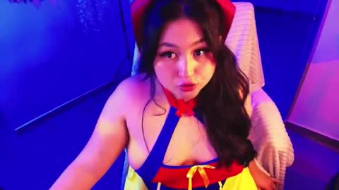 Lenna Kang online show from 12-01-25, 11:54