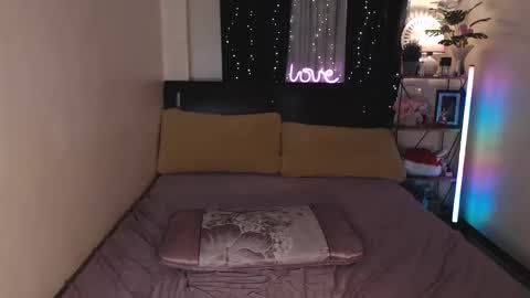 Snapshot of lennonxshit chatting on 12-12-24, 08:25 JANE online show from 12-12-24, 08:25