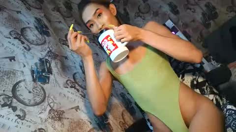 Snapshot of lennonxshit chatting on 10-26-25, 12:11 JANE online show from 10-26-25, 12:11