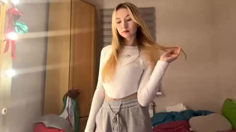 Snapshot of lenorehandelsman chatting on 03-13-26, 12:34 Tagami online show from 03-13-26, 12:34