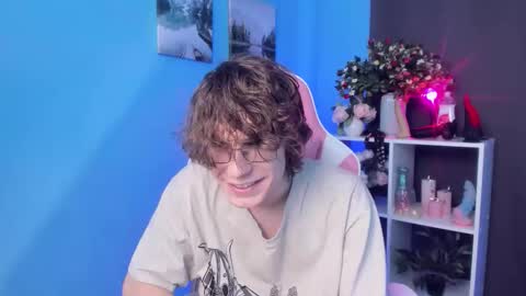 Snapshot of leo_bensyten chatting on 10-15-25, 12:27 Leo online show from 10-15-25, 12:27