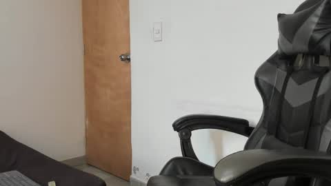 Leo Jones online show from 09-22-25, 03:03