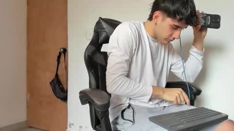 Leo Jones online show from 11-14-25, 04:28