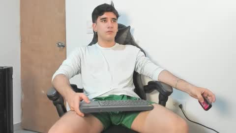 Leo Jones online show from 12-23-25, 04:32