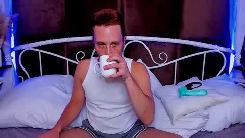 Snapshot of leo_mooree chatting on 09-29-25, 04:23 Leo online show from 09-29-25, 04:23