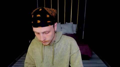 Snapshot of leo_mooree chatting on 10-01-25, 04:02 Leo online show from 10-01-25, 04:02