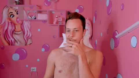 Snapshot of leo_mooree chatting on 10-18-25, 05:46 Leo online show from 10-18-25, 05:46