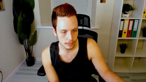 Snapshot of leo_mooree chatting on 10-20-25, 04:18 Leo online show from 10-20-25, 04:18