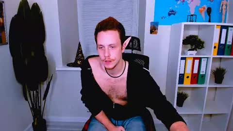 Snapshot of leo_mooree chatting on 10-30-25, 05:13 Leo online show from 10-30-25, 05:13