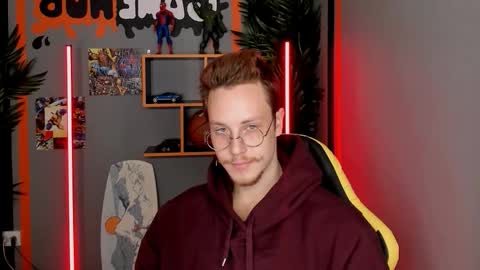 Snapshot of leo_mooree chatting on 11-04-25, 04:06 Leo online show from 11-04-25, 04:06