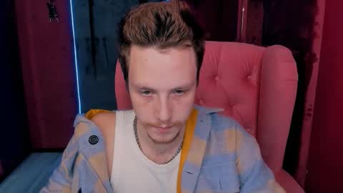 Snapshot of leo_mooree chatting on 11-06-25, 04:08 Leo online show from 11-06-25, 04:08