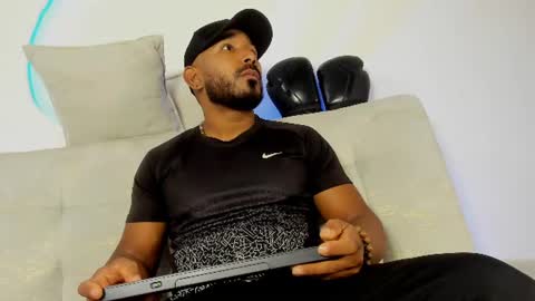 Snapshot of leocarter_ chatting on 06-12-26, 01:10 leo online show from 06-12-26, 01:10
