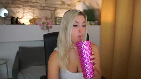 leokitty  online show from 11-18-25, 02:10