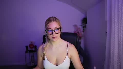 leokitty  online show from 03-17-26, 02:09