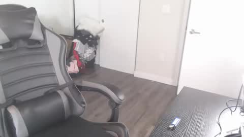 Snapshot of leomalonee chatting on 01-11-25, 10:07 LeoMalonee online show from 01-11-25, 10:07