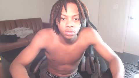 Snapshot of leomalonee chatting on 01-21-25, 04:10 LeoMalonee online show from 01-21-25, 04:10