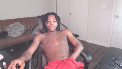 Snapshot of leomalonee chatting on 01-25-25, 11:32 LeoMalonee online show from 01-25-25, 11:32