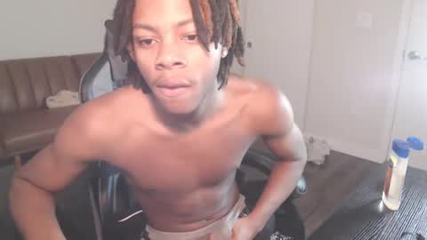 Snapshot of leomalonee chatting on 02-07-25, 04:37 LeoMalonee online show from 02-07-25, 04:37