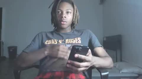 Snapshot of leomalonee chatting on 11-17-25, 04:18 LeoMalonee online show from 11-17-25, 04:18