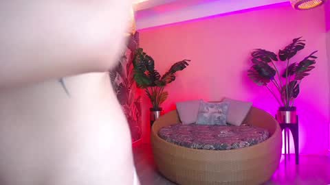 LEOMIE online show from 01-29-25, 01:37