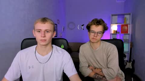 Snapshot of leon_lie chatting on 12-21-25, 10:11 leo online show from 12-21-25, 10:11