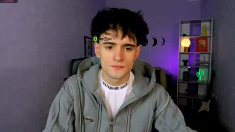 Snapshot of leon_lie chatting on 12-22-25, 07:05 leo online show from 12-22-25, 07:05