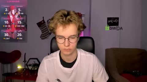 Snapshot of leon_lie chatting on 01-11-26, 06:51 leo online show from 01-11-26, 06:51