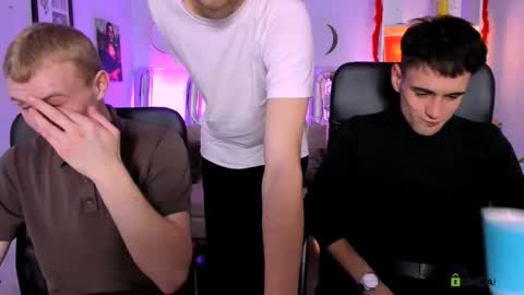 Snapshot of leon_lie chatting on 02-05-26, 08:13 leo online show from 02-05-26, 08:13