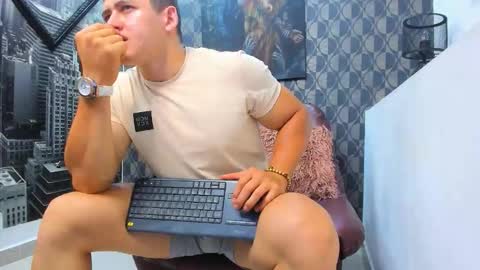 Leon Smoron online show from 12-15-25, 10:47