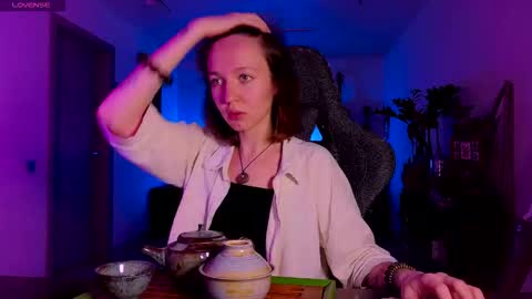 leona online show from 11-23-25, 01:44